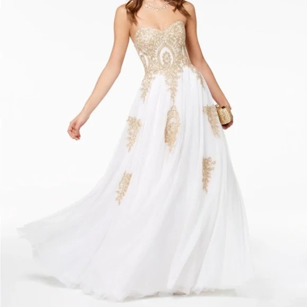 Macy's Say Yes Juniors Strapless Embellished
Ballgown ✨ New With Tags Prom Dress